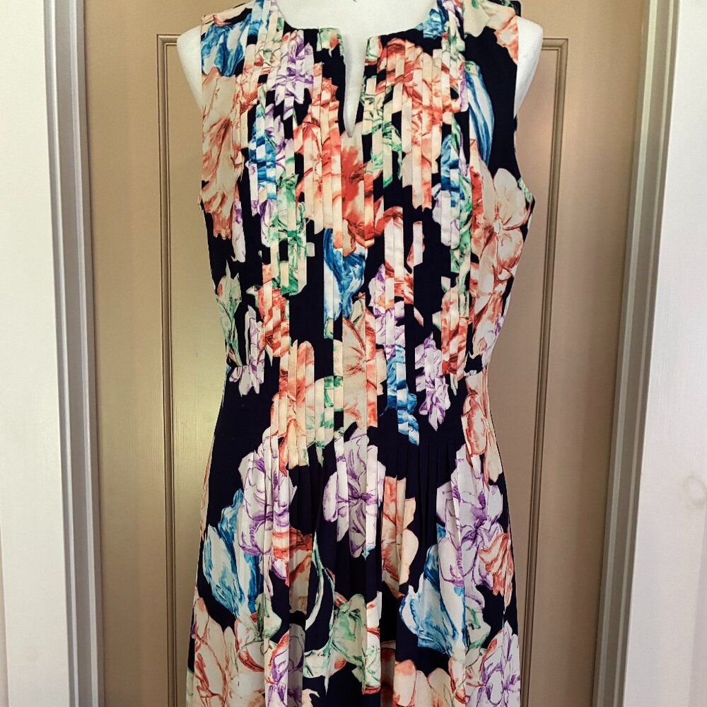 Artistic floral design is the key feature of this easy-flowing, mid-calf dress.